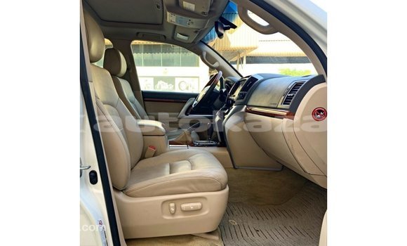 Buy Import Toyota Land Cruiser White Car in Import - Dubai in Akmecet Buy Import Toyota Land Cruiser White Car in Import - Dubai in Akmecet