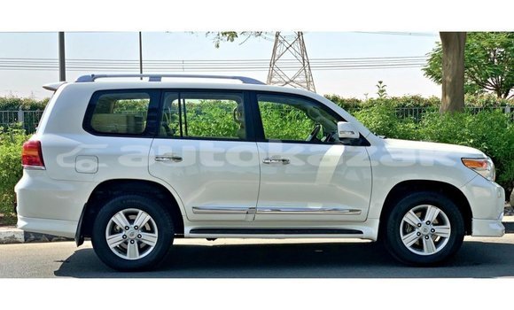 Buy Import Toyota Land Cruiser White Car in Import - Dubai in Akmecet Buy Import Toyota Land Cruiser White Car in Import - Dubai in Akmecet