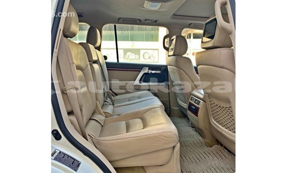Buy Import Toyota Land Cruiser White Car in Import - Dubai in Akmecet Buy Import Toyota Land Cruiser White Car in Import - Dubai in Akmecet
