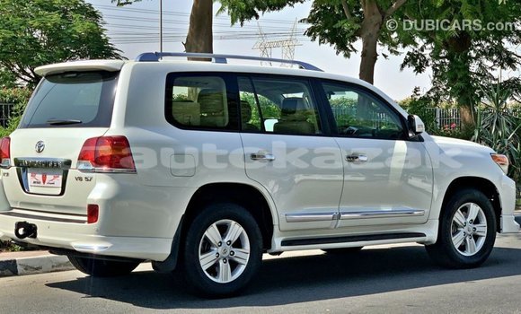 Buy Import Toyota Land Cruiser White Car in Import - Dubai in Akmecet Buy Import Toyota Land Cruiser White Car in Import - Dubai in Akmecet