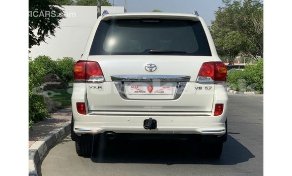 Buy Import Toyota Land Cruiser White Car in Import - Dubai in Akmecet Buy Import Toyota Land Cruiser White Car in Import - Dubai in Akmecet