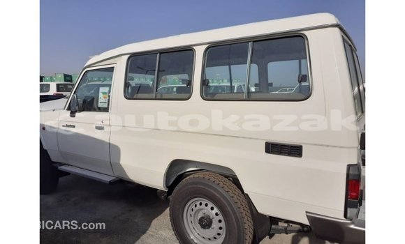 Buy Import Toyota Land Cruiser White Car in Import - Dubai in Akmecet Buy Import Toyota Land Cruiser White Car in Import - Dubai in Akmecet