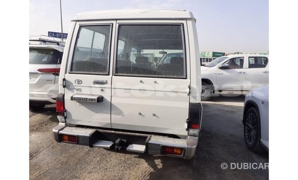 Buy Import Toyota Land Cruiser White Car in Import - Dubai in Akmecet Buy Import Toyota Land Cruiser White Car in Import - Dubai in Akmecet