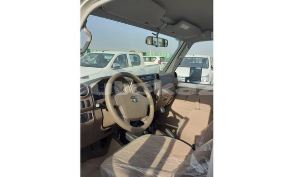 Buy Import Toyota Land Cruiser White Car in Import - Dubai in Akmecet Buy Import Toyota Land Cruiser White Car in Import - Dubai in Akmecet