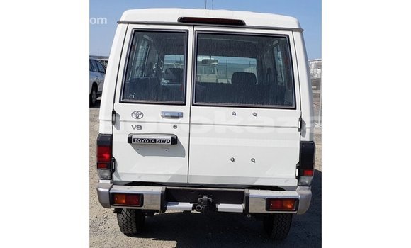 Buy Import Toyota Land Cruiser White Car in Import - Dubai in Akmecet Buy Import Toyota Land Cruiser White Car in Import - Dubai in Akmecet