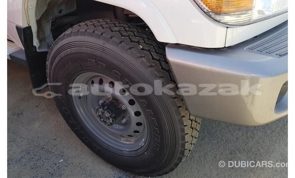 Buy Import Toyota Land Cruiser White Car in Import - Dubai in Akmecet Buy Import Toyota Land Cruiser White Car in Import - Dubai in Akmecet
