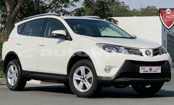 Buy Import Toyota 4Runner White Car in Import - Dubai in Akmecet