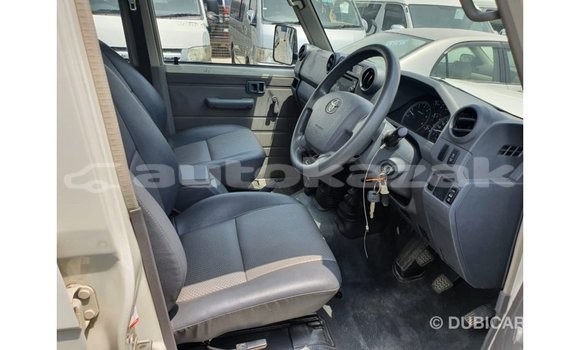 Buy Import Toyota Land Cruiser White Car in Import - Dubai in Akmecet Buy Import Toyota Land Cruiser White Car in Import - Dubai in Akmecet