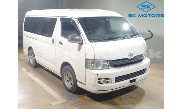 Buy Import Toyota Hiace White Car in Import - Dubai in Akmecet