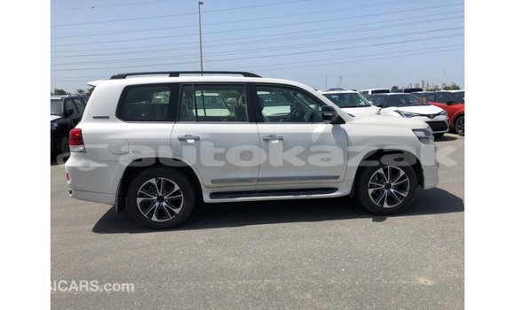 Buy Import Toyota Land Cruiser White Car in Import - Dubai in Akmecet Buy Import Toyota Land Cruiser White Car in Import - Dubai in Akmecet
