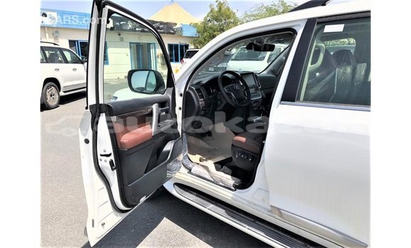 Buy Import Toyota Land Cruiser White Car in Import - Dubai in Akmecet Buy Import Toyota Land Cruiser White Car in Import - Dubai in Akmecet