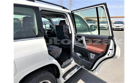 Buy Import Toyota Land Cruiser White Car in Import - Dubai in Akmecet Buy Import Toyota Land Cruiser White Car in Import - Dubai in Akmecet