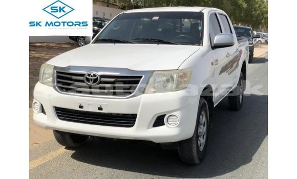 Buy Import Toyota Hilux White Car in Import - Dubai in Akmecet
