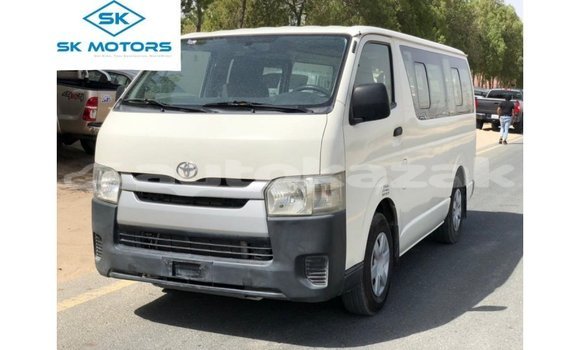 Buy Import Toyota Hiace White Car in Import - Dubai in Akmecet