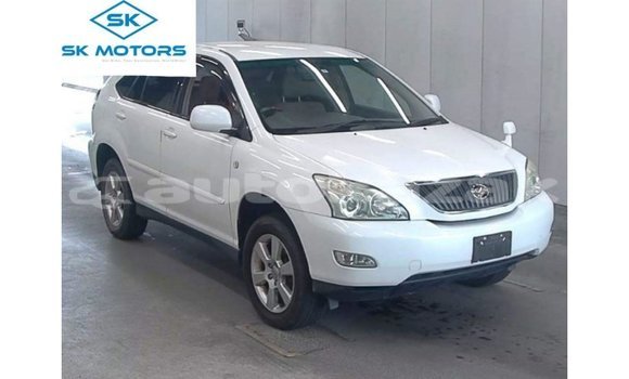 Buy Import Toyota Harrier White Car in Import - Dubai in Akmecet
