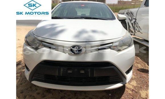 Buy Import Toyota Yaris White Car in Import - Dubai in Akmecet
