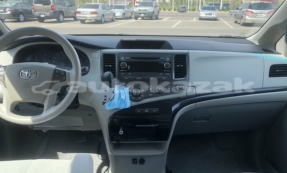 Buy Used Toyota Sienna Silver Car in Georgiyev in Taraz Buy Used Toyota Sienna Silver Car in Georgiyev in Taraz