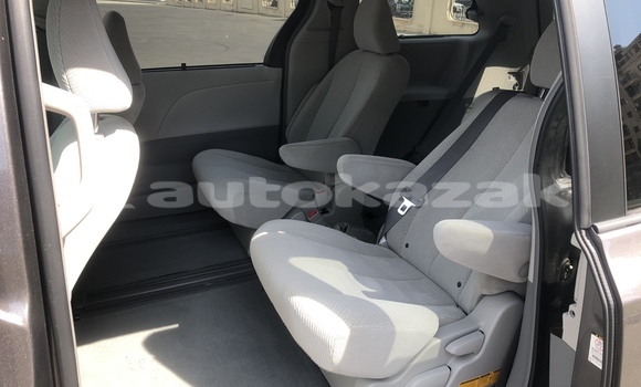 Buy Used Toyota Sienna Silver Car in Georgiyev in Taraz Buy Used Toyota Sienna Silver Car in Georgiyev in Taraz