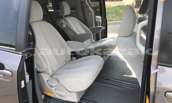 Buy Used Toyota Sienna Silver Car in Georgiyev in Taraz Buy Used Toyota Sienna Silver Car in Georgiyev in Taraz