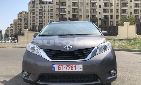 Buy Used Toyota Sienna Silver Car in Georgiyev in Taraz Buy Used Toyota Sienna Silver Car in Georgiyev in Taraz
