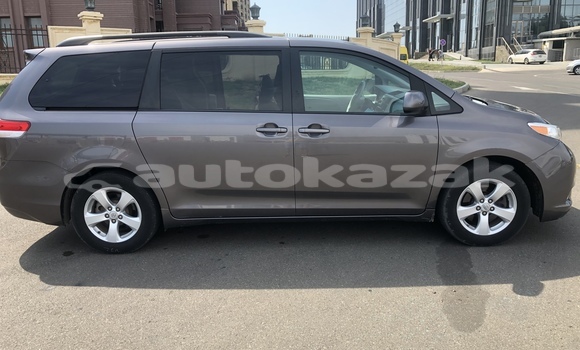 Buy Used Toyota Sienna Silver Car in Georgiyev in Taraz Buy Used Toyota Sienna Silver Car in Georgiyev in Taraz