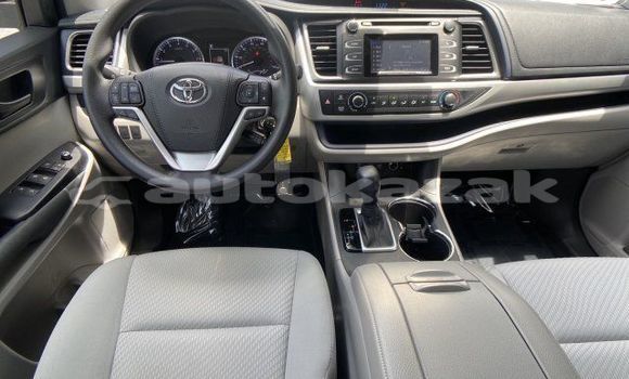 Buy Used Toyota Highlander White Car in Aktau in Karagandi Buy Used Toyota Highlander White Car in Aktau in Karagandi