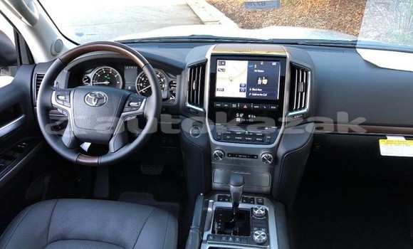 Buy Used Toyota Land Cruiser Silver Car in Aktau in Karagandi Buy Used Toyota Land Cruiser Silver Car in Aktau in Karagandi