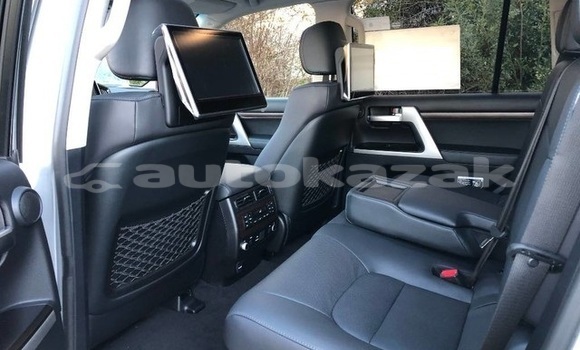 Buy Used Toyota Land Cruiser Silver Car in Aktau in Karagandi Buy Used Toyota Land Cruiser Silver Car in Aktau in Karagandi