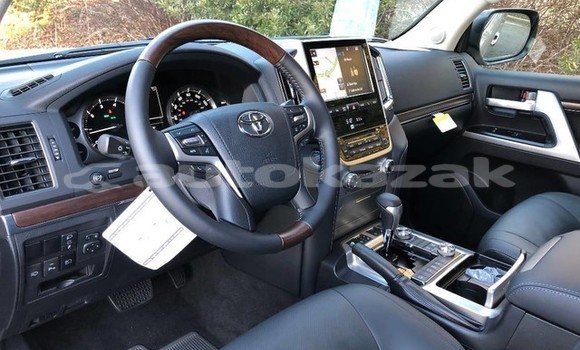 Buy Used Toyota Land Cruiser Silver Car in Aktau in Karagandi Buy Used Toyota Land Cruiser Silver Car in Aktau in Karagandi