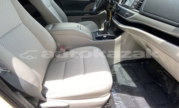 Buy Used Toyota Highlander White Car in Aktau in Karagandi Buy Used Toyota Highlander White Car in Aktau in Karagandi