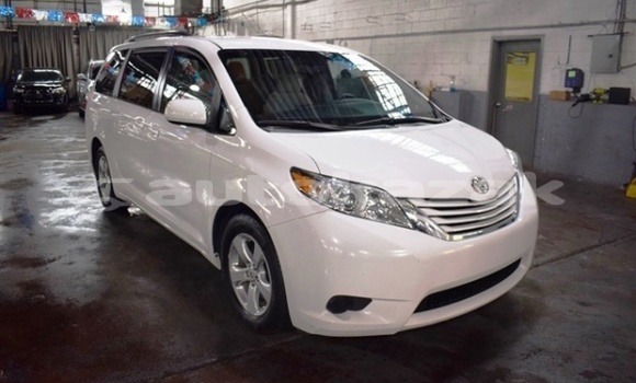 Buy Used Toyota Sienna White Car in Akadir in Karagandi Buy Used Toyota Sienna White Car in Akadir in Karagandi