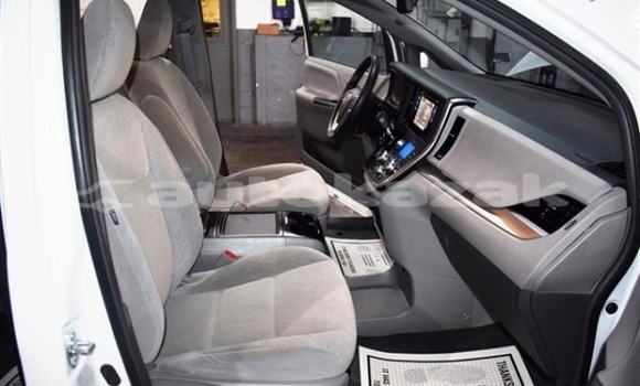 Buy Used Toyota Sienna White Car in Akadir in Karagandi Buy Used Toyota Sienna White Car in Akadir in Karagandi
