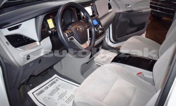 Buy Used Toyota Sienna White Car in Akadir in Karagandi Buy Used Toyota Sienna White Car in Akadir in Karagandi