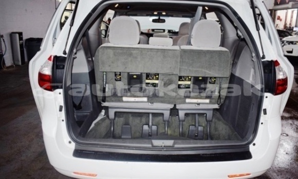 Buy Used Toyota Sienna White Car in Akadir in Karagandi Buy Used Toyota Sienna White Car in Akadir in Karagandi