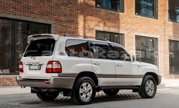 Buy Used Toyota Land Cruiser White Car in Almaty in Almati Buy Used Toyota Land Cruiser White Car in Almaty in Almati