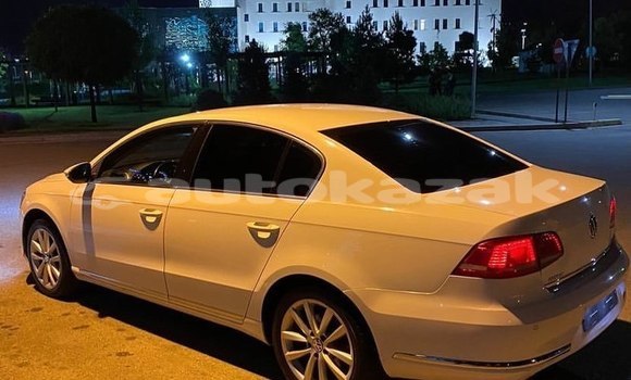 Buy Used Volkswagen Passat White Car in Almaty in Almati