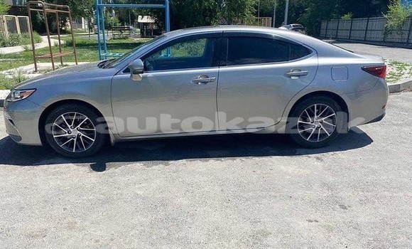 Buy Used Lexus ES Silver Car in Almaty in Almati