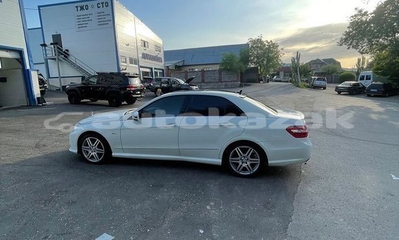 Buy Used Mercedes-Benz E-klasse White Car in Almaty in Almati Buy Used Mercedes-Benz E-klasse White Car in Almaty in Almati