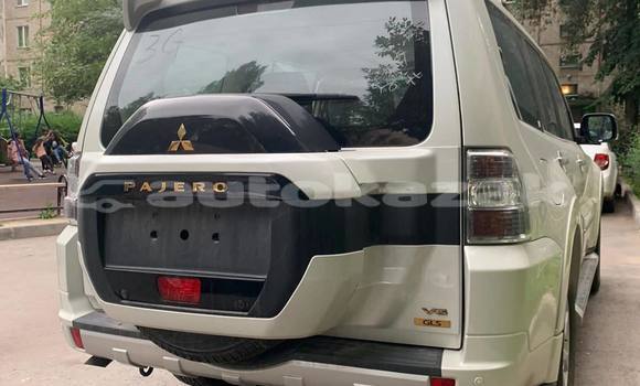 Buy New Mitsubishi Pajero White Car in Almaty in Almati Buy New Mitsubishi Pajero White Car in Almaty in Almati