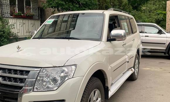 Buy New Mitsubishi Pajero White Car in Almaty in Almati Buy New Mitsubishi Pajero White Car in Almaty in Almati