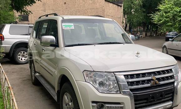 Buy New Mitsubishi Pajero White Car in Almaty in Almati Buy New Mitsubishi Pajero White Car in Almaty in Almati