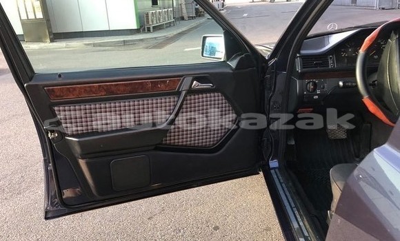 Buy Used Mercedes-Benz E-Classe Black Car in Almaty in Almati Buy Used Mercedes-Benz E-Classe Black Car in Almaty in Almati