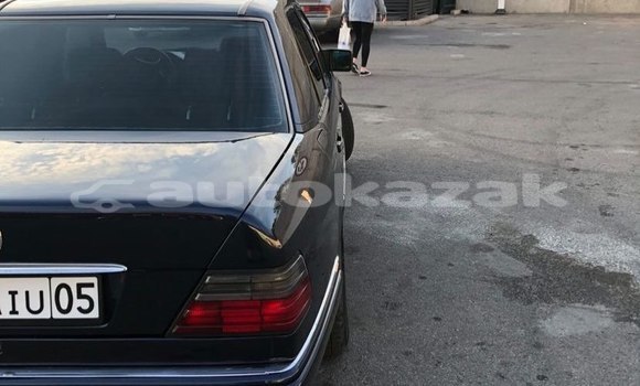Buy Used Mercedes-Benz E-Classe Black Car in Almaty in Almati Buy Used Mercedes-Benz E-Classe Black Car in Almaty in Almati