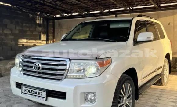 Buy Used Toyota Land Cruiser White Car in Almaty in Almati Buy Used Toyota Land Cruiser White Car in Almaty in Almati