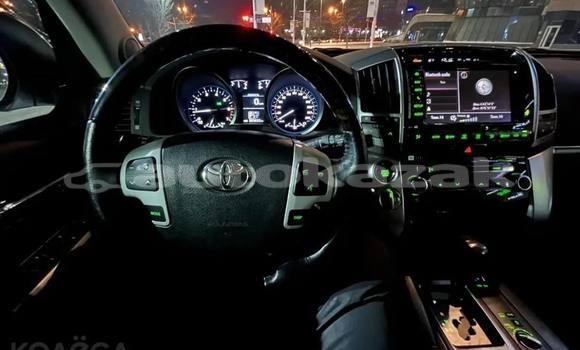 Buy Used Toyota Land Cruiser White Car in Almaty in Almati Buy Used Toyota Land Cruiser White Car in Almaty in Almati