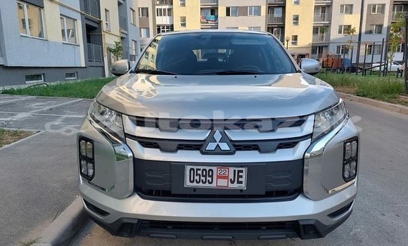 Buy Used Mitsubishi Outlander Silver Car in Almaty in Almati Buy Used Mitsubishi Outlander Silver Car in Almaty in Almati
