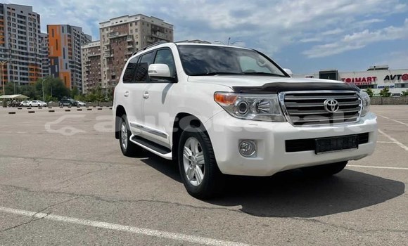 Buy Used Toyota Land Cruiser White Car in Almaty in Almati Buy Used Toyota Land Cruiser White Car in Almaty in Almati