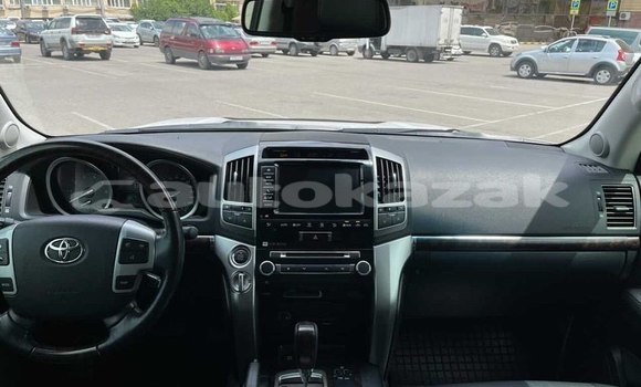 Buy Used Toyota Land Cruiser White Car in Almaty in Almati Buy Used Toyota Land Cruiser White Car in Almaty in Almati