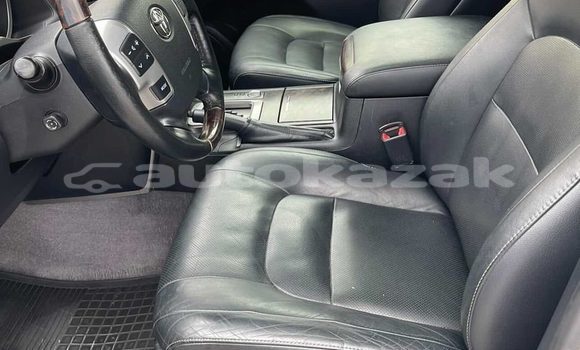 Buy Used Toyota Land Cruiser White Car in Almaty in Almati Buy Used Toyota Land Cruiser White Car in Almaty in Almati