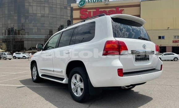 Buy Used Toyota Land Cruiser White Car in Almaty in Almati Buy Used Toyota Land Cruiser White Car in Almaty in Almati